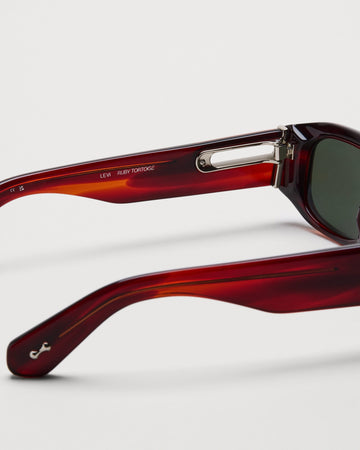 Levi - Dark Red/Tortoise