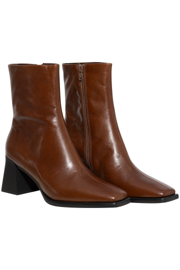 5002-001 Hedda - Chestnut
