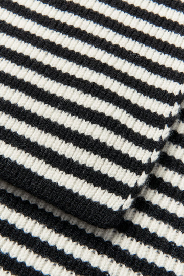 Freja Hooded Scarf - Black/Vanilla Ice