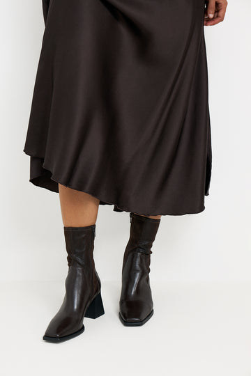 5602-302 Hedda - Chocolate