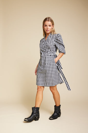 Scarlett Short Check - Black