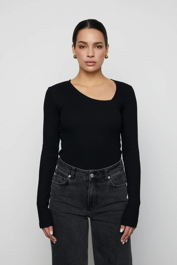 Pino Rib Triangle Neck - Black
