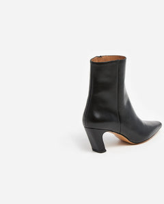 Xena - Leather Black