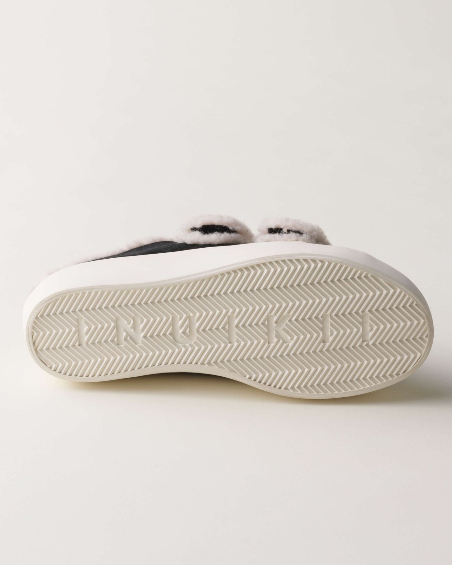 INUIKII Shearling Low Velcro - Svart