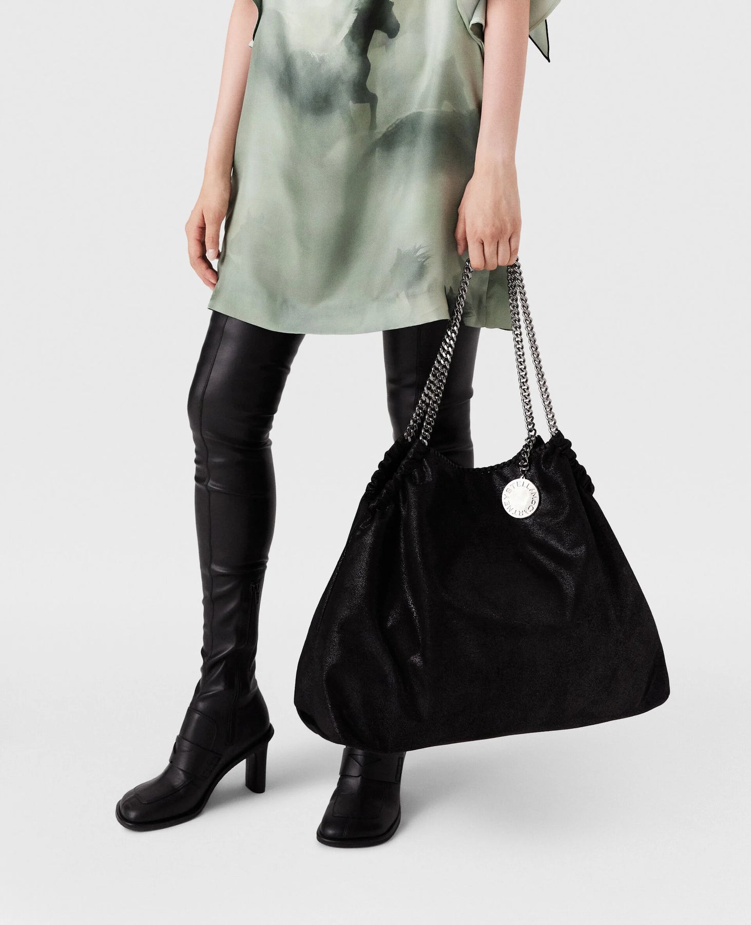 Falabella Drawstring Tote Bag - Svart