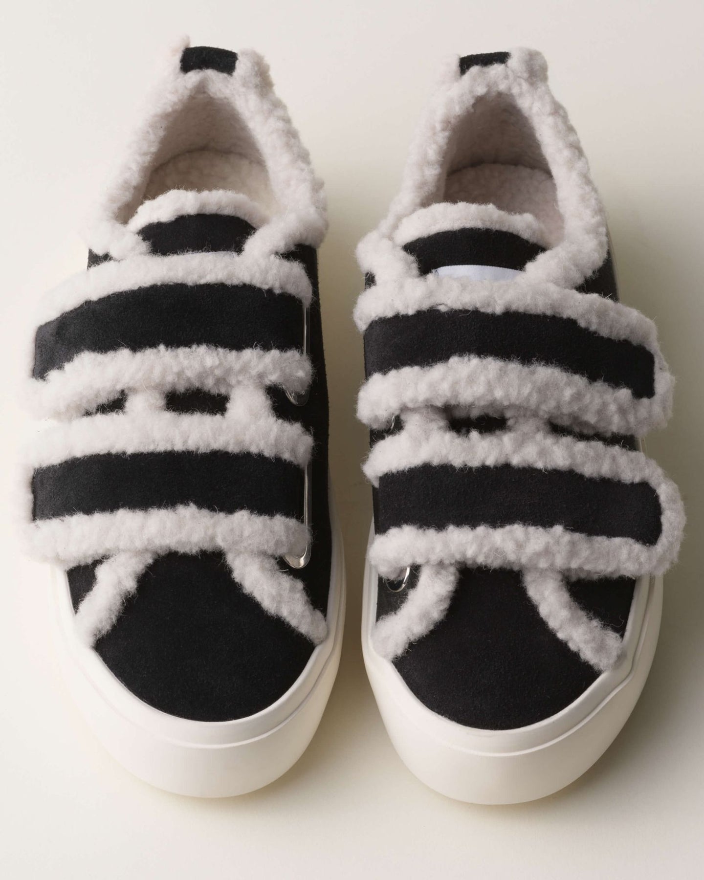 INUIKII Shearling Low Velcro - Svart