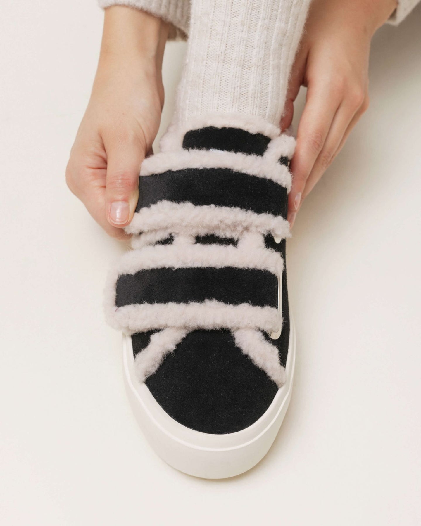 INUIKII Shearling Low Velcro - Svart