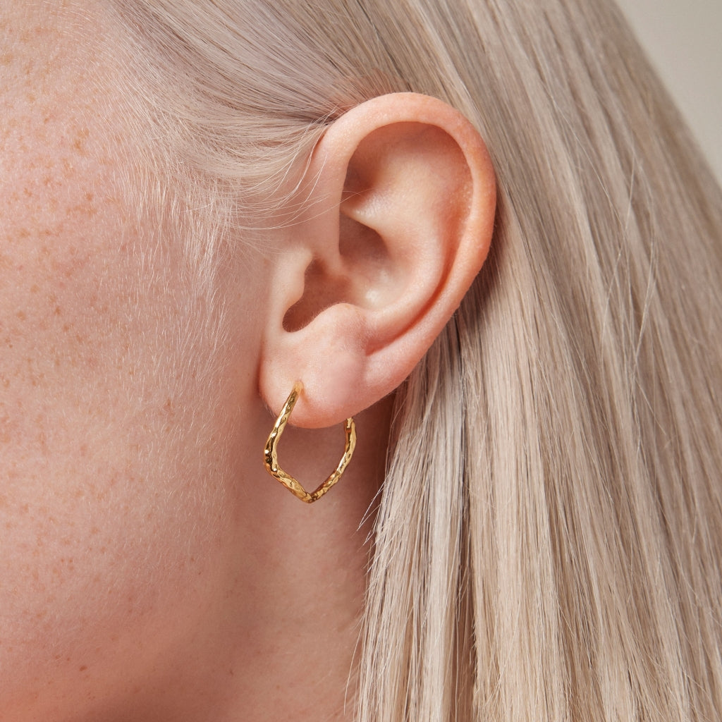 ENAMEL Copenhagen Sway Hoops Örhängen