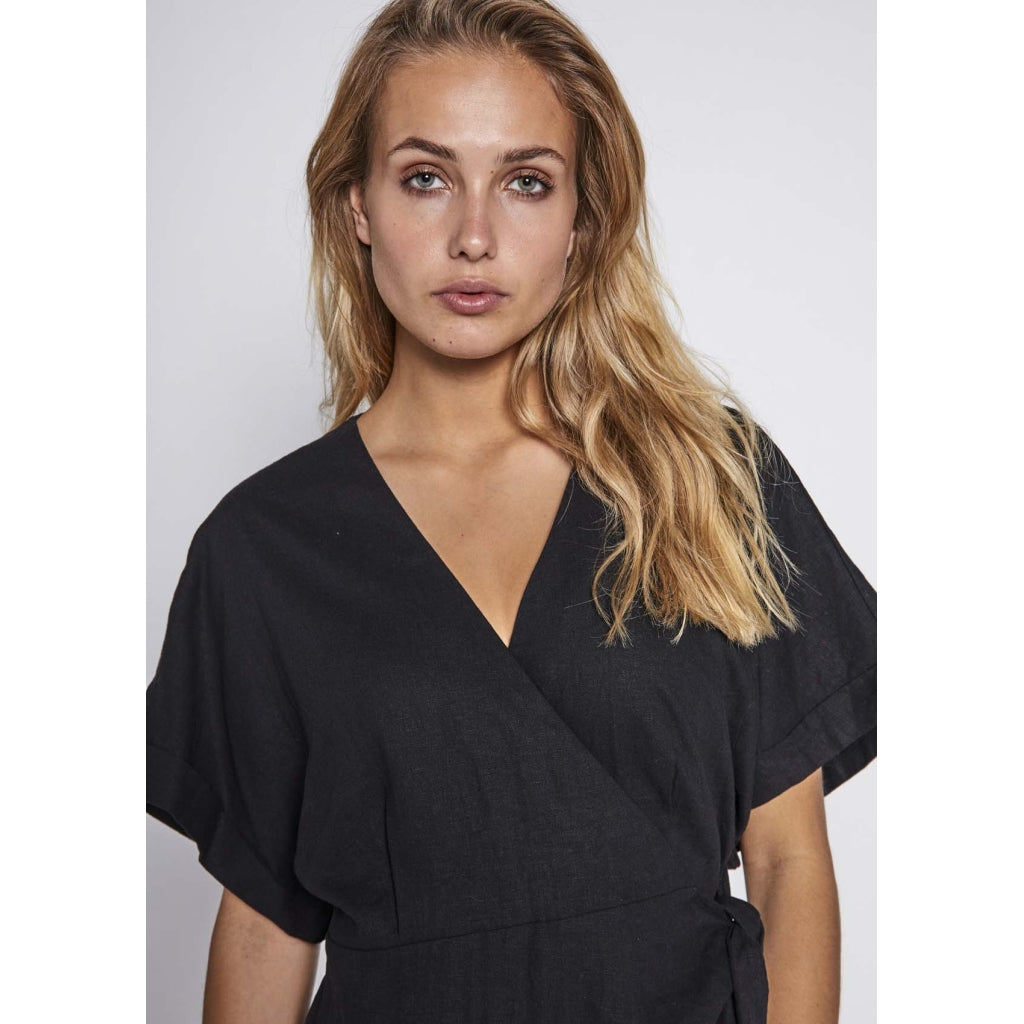 Esi Wrap Dress - Svart
