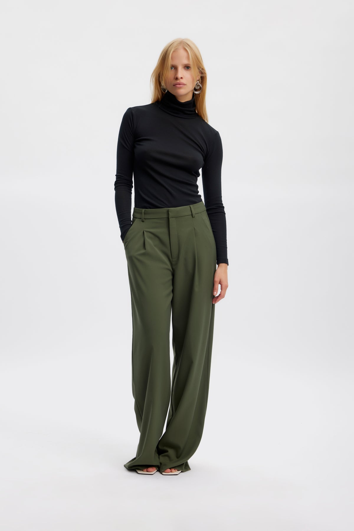 NiniaGZ Wool Rollneck - Svart