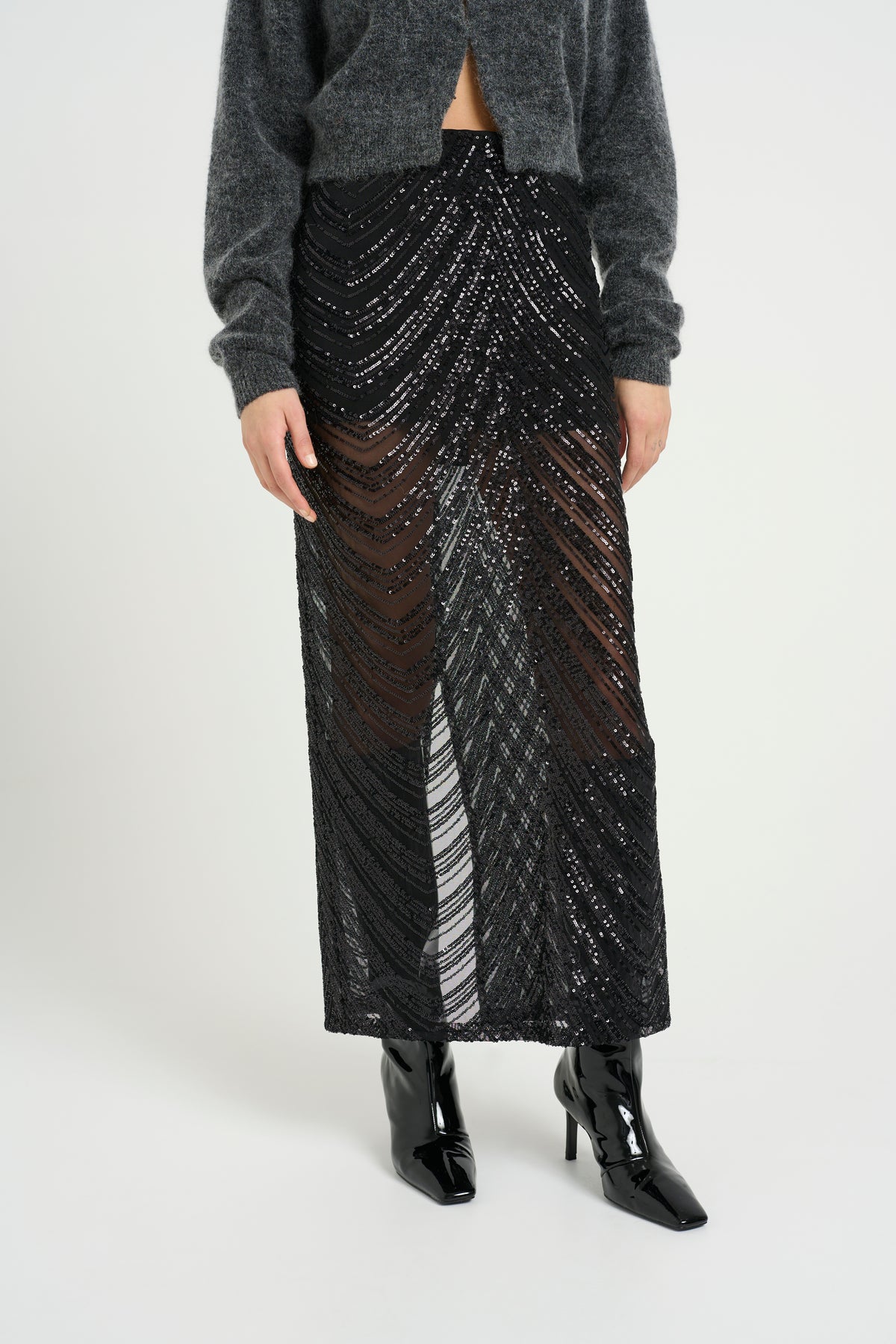 Gliragz Hw Long Skirt - Black Sequins
