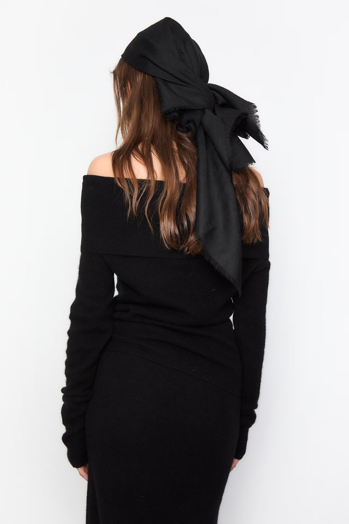 Yvonne Off-Shoulder Knit - Svart