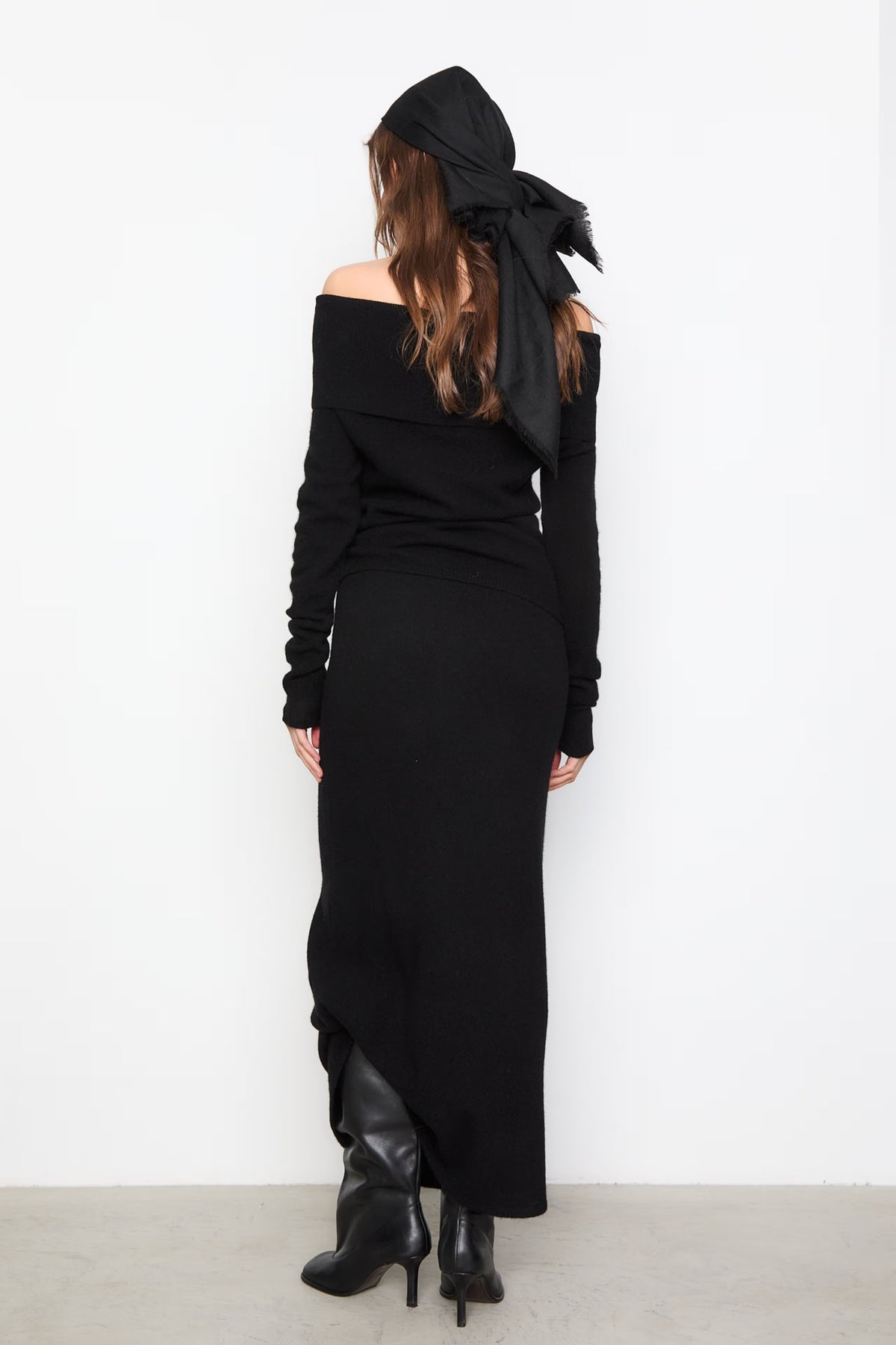 Yvonne Off-Shoulder Knit - Svart