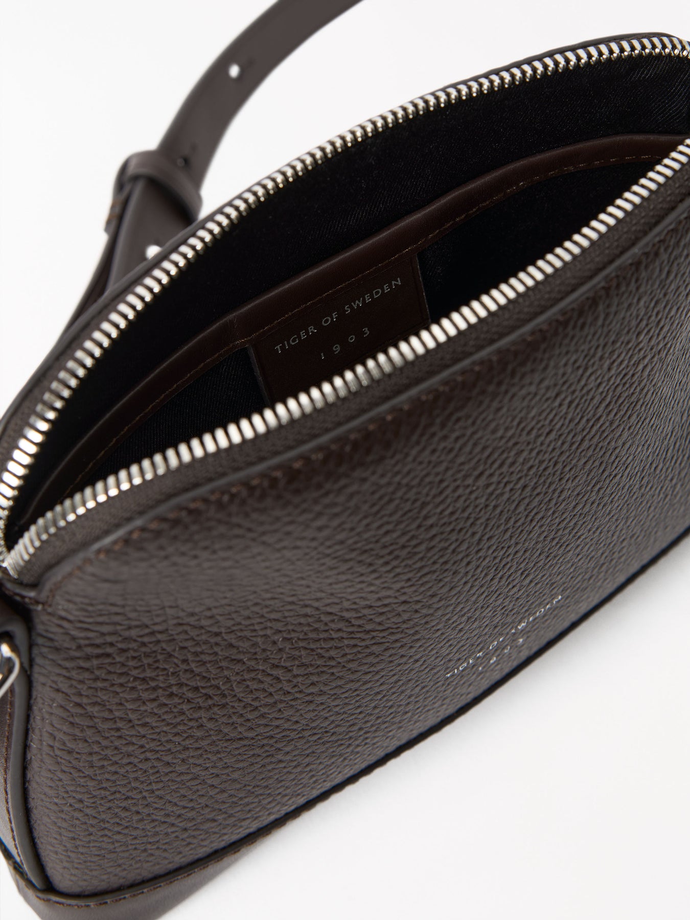 Diu - Dark Brown