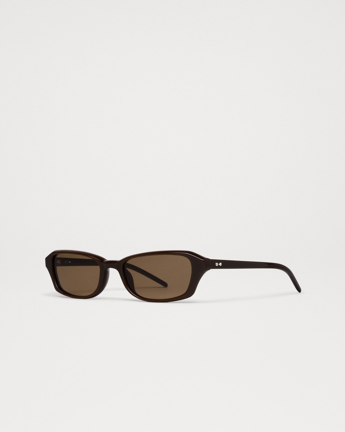 Iris - Brown Porcelain