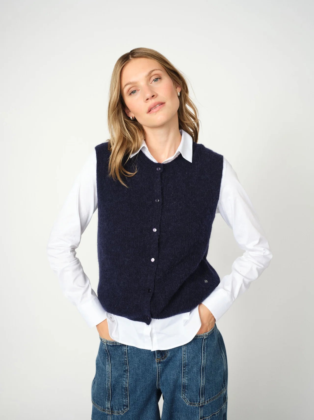 Almine Thora Stickad Väst - Maritime Blue