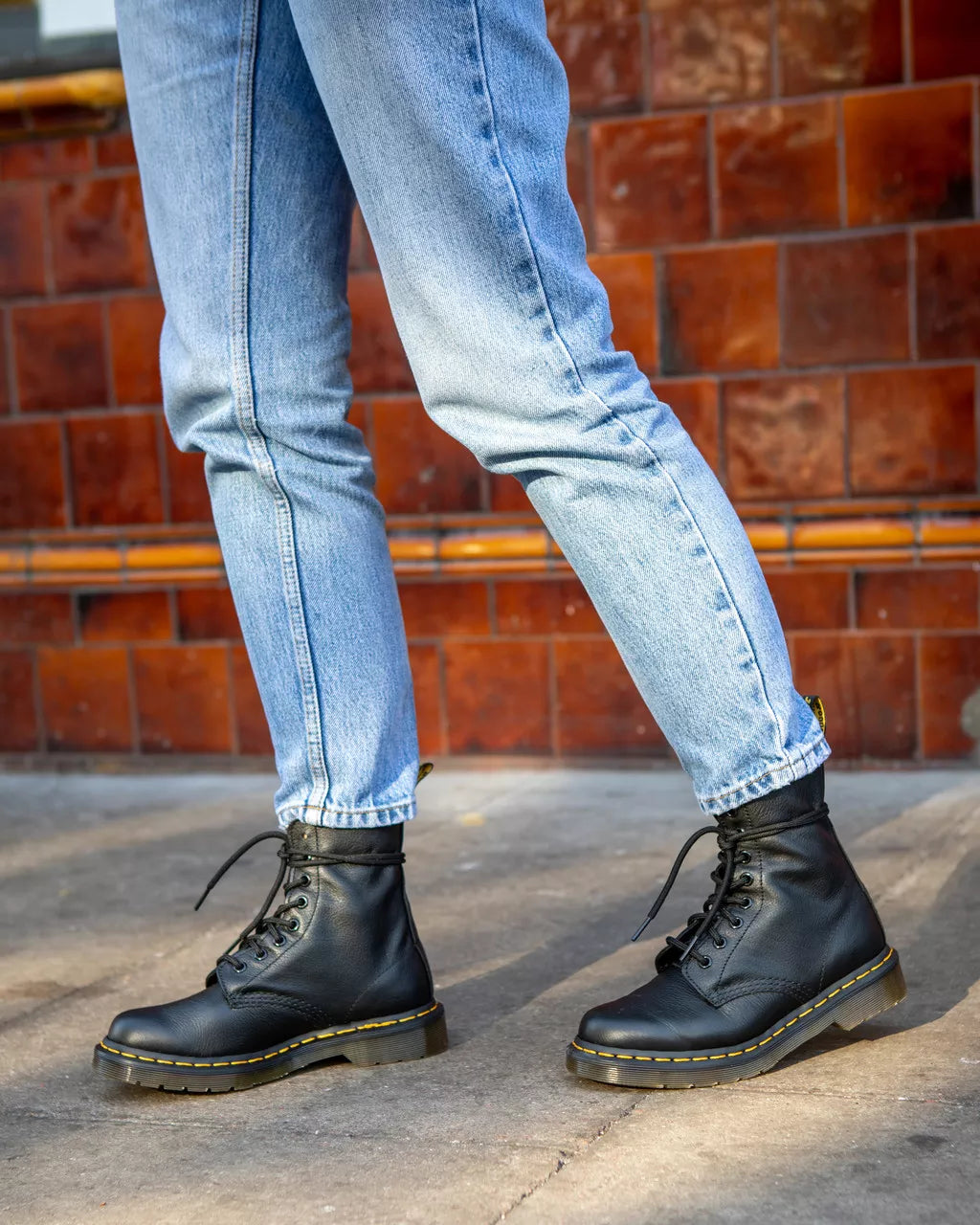 1460 Pascal - Black Virginia