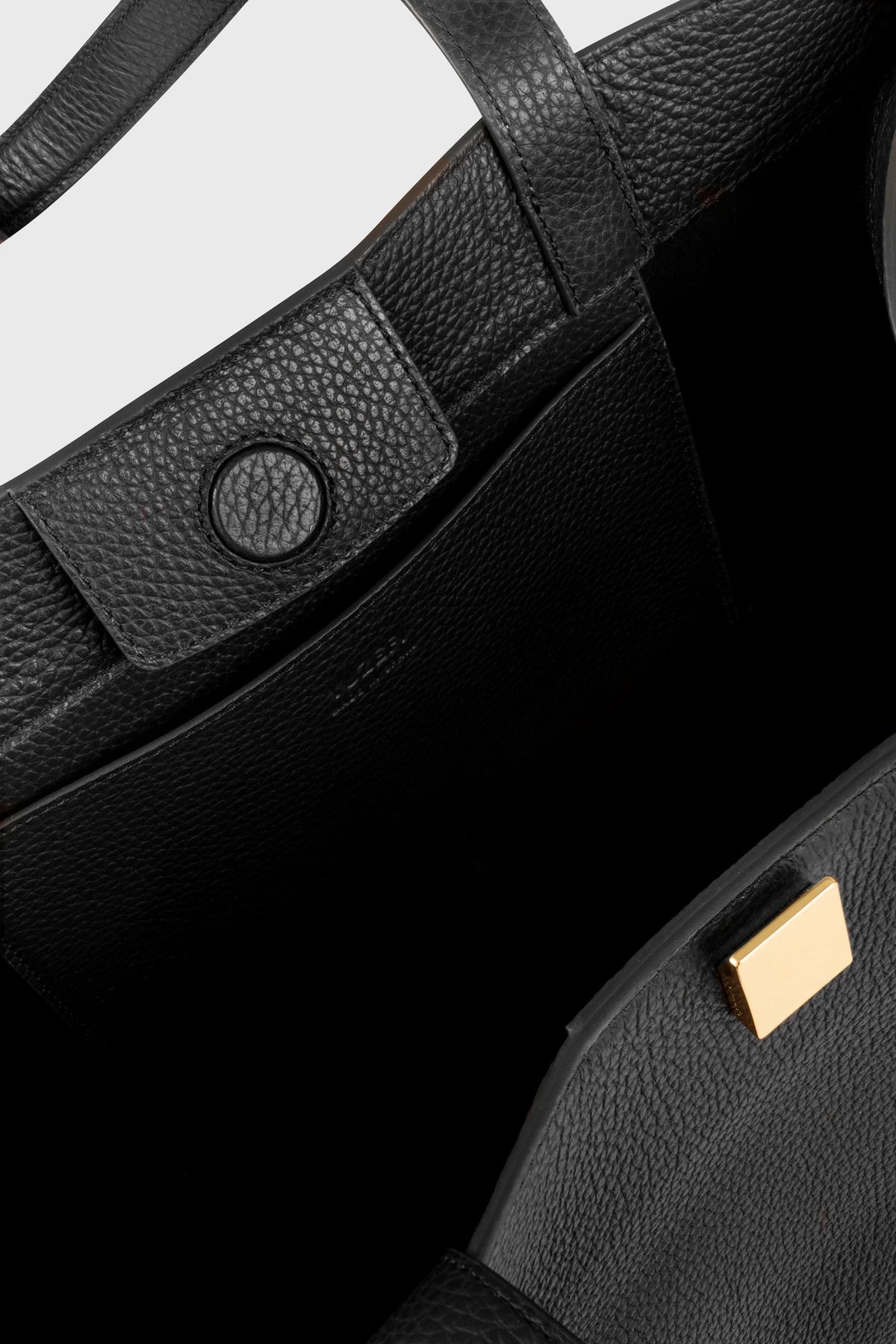 Gyoza Tote Pebble Grain Leather - Black
