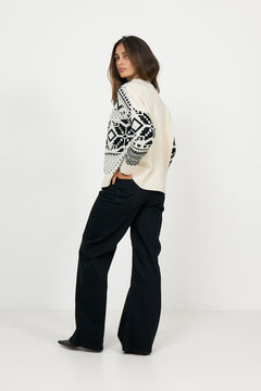 Pavidi - White Geometric Pattern