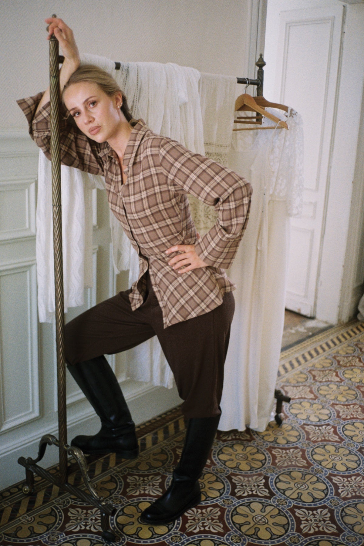 Lola Plaid Fitted Shirt - Beige