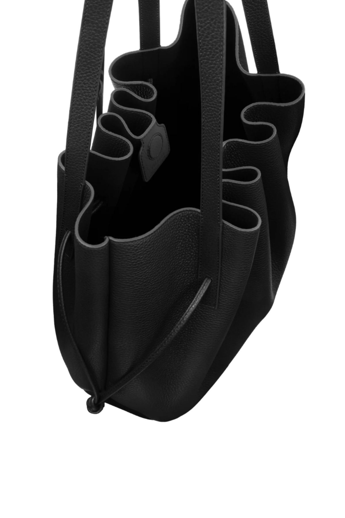 Scallop Tote Pebble Grain Leather - Svart