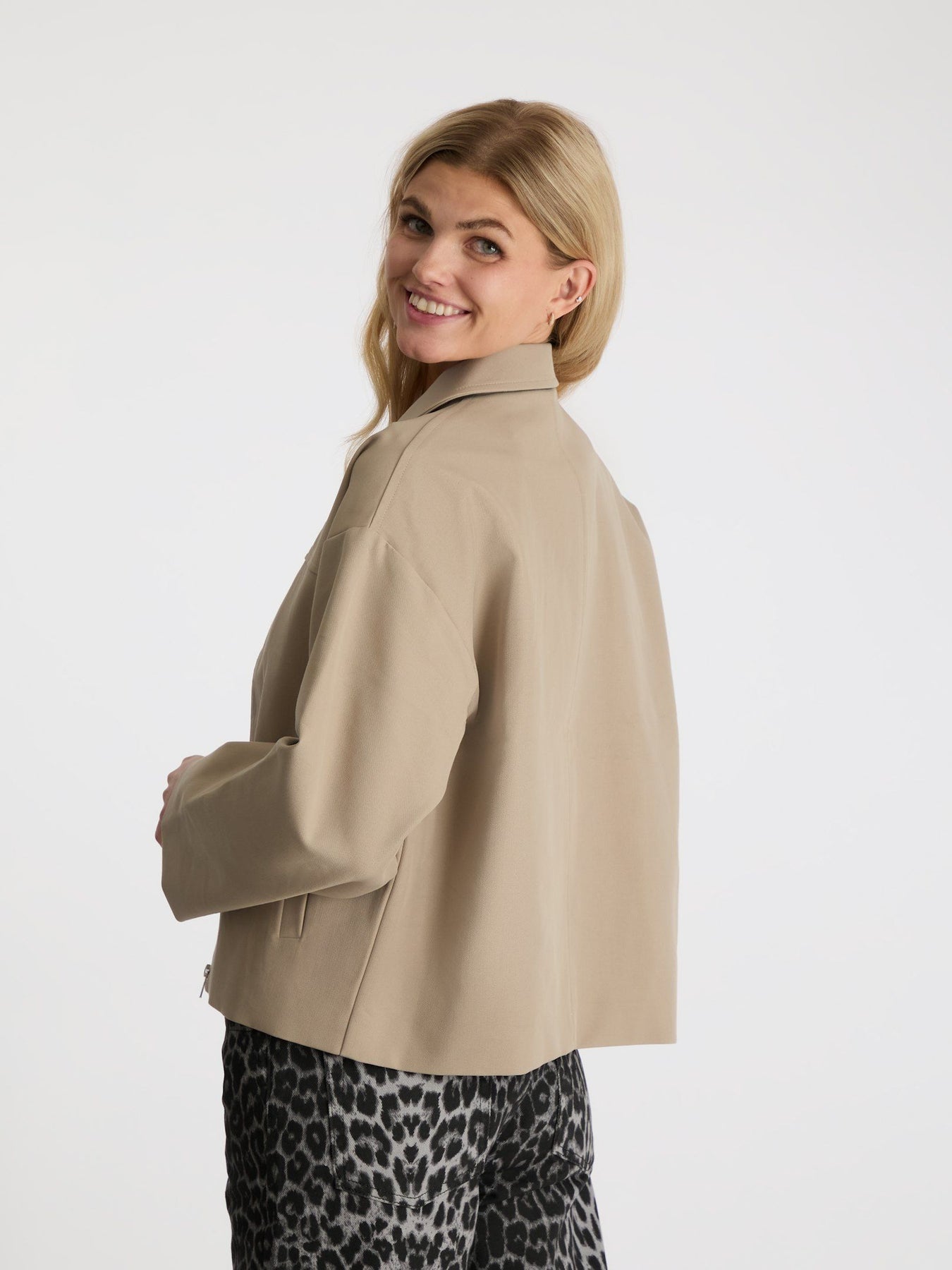 Titan Jacket - Sand