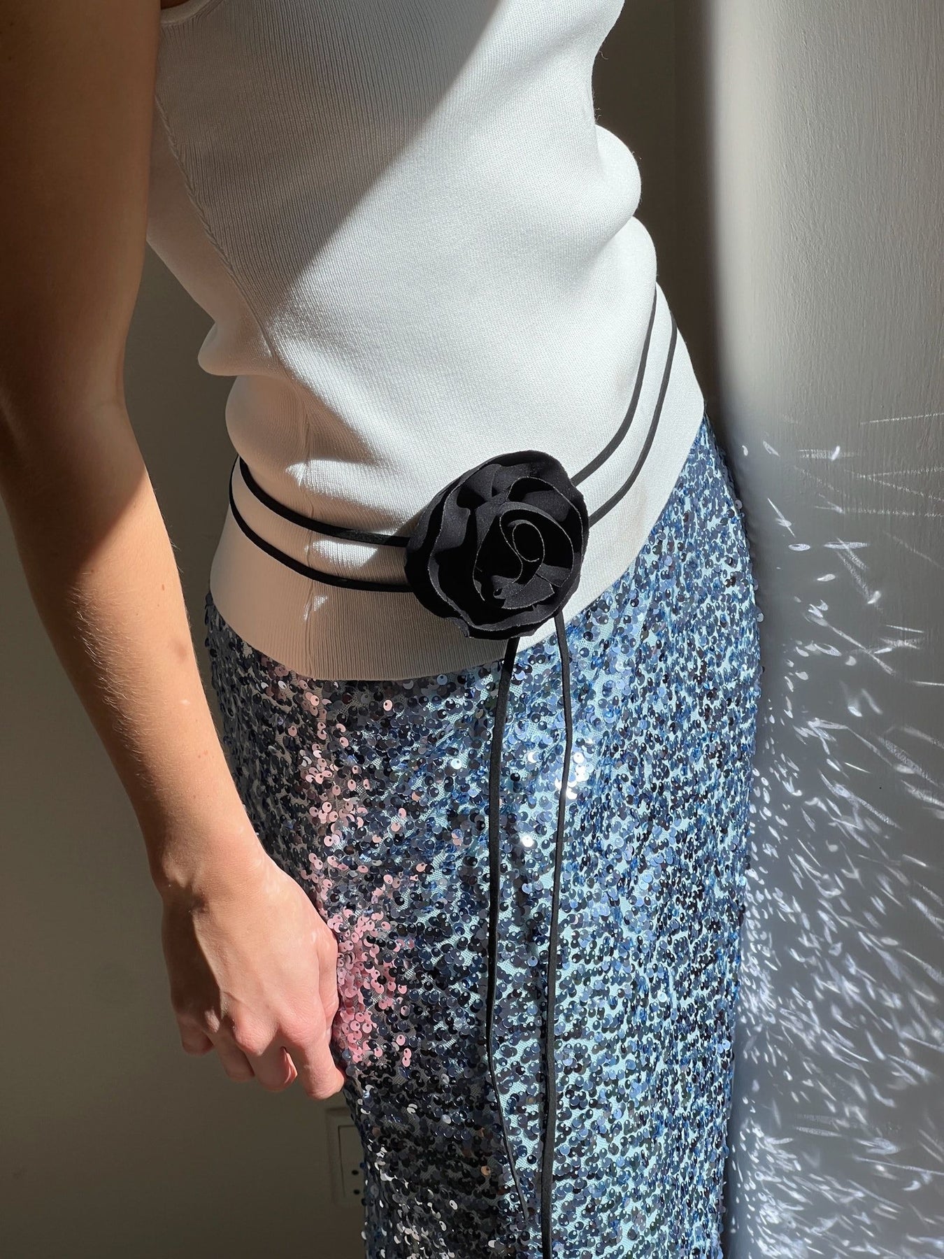 Rose With String - Black