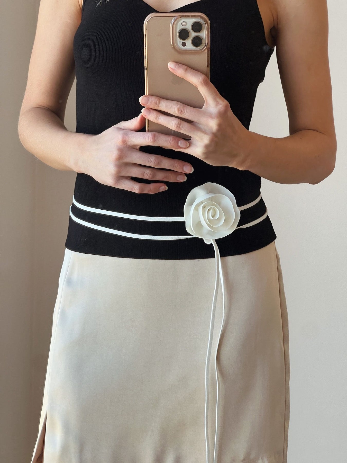 Rose With String - White