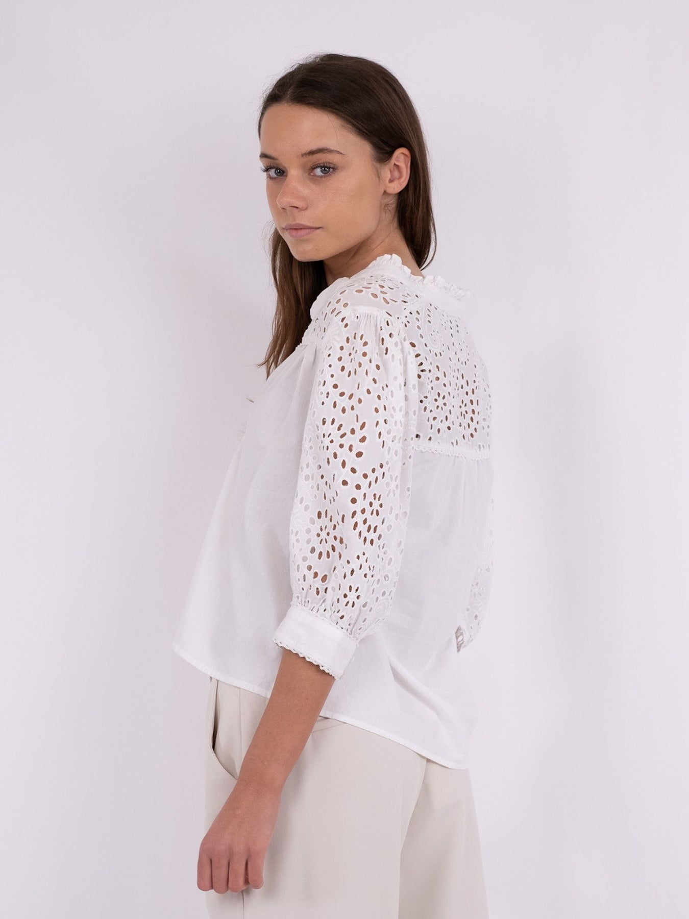 Kita Embroidery Blouse - White