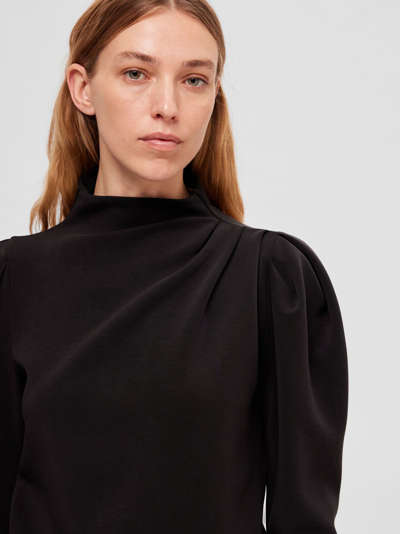 Fenja LS T-Neck Top - Svart