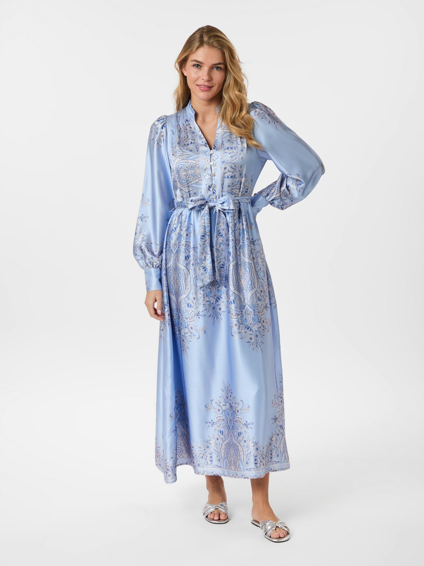 Nova Paisley Border Dress - Ljusblå