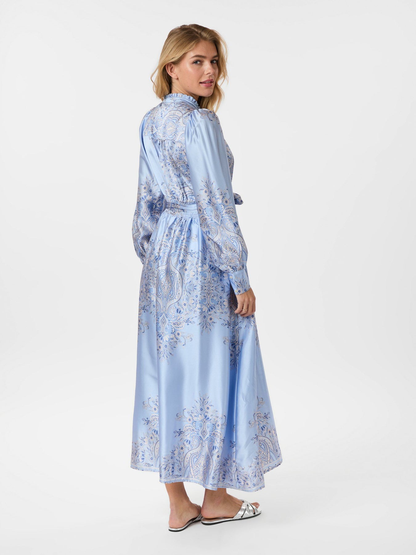 Nova Paisley Border Dress - Ljusblå