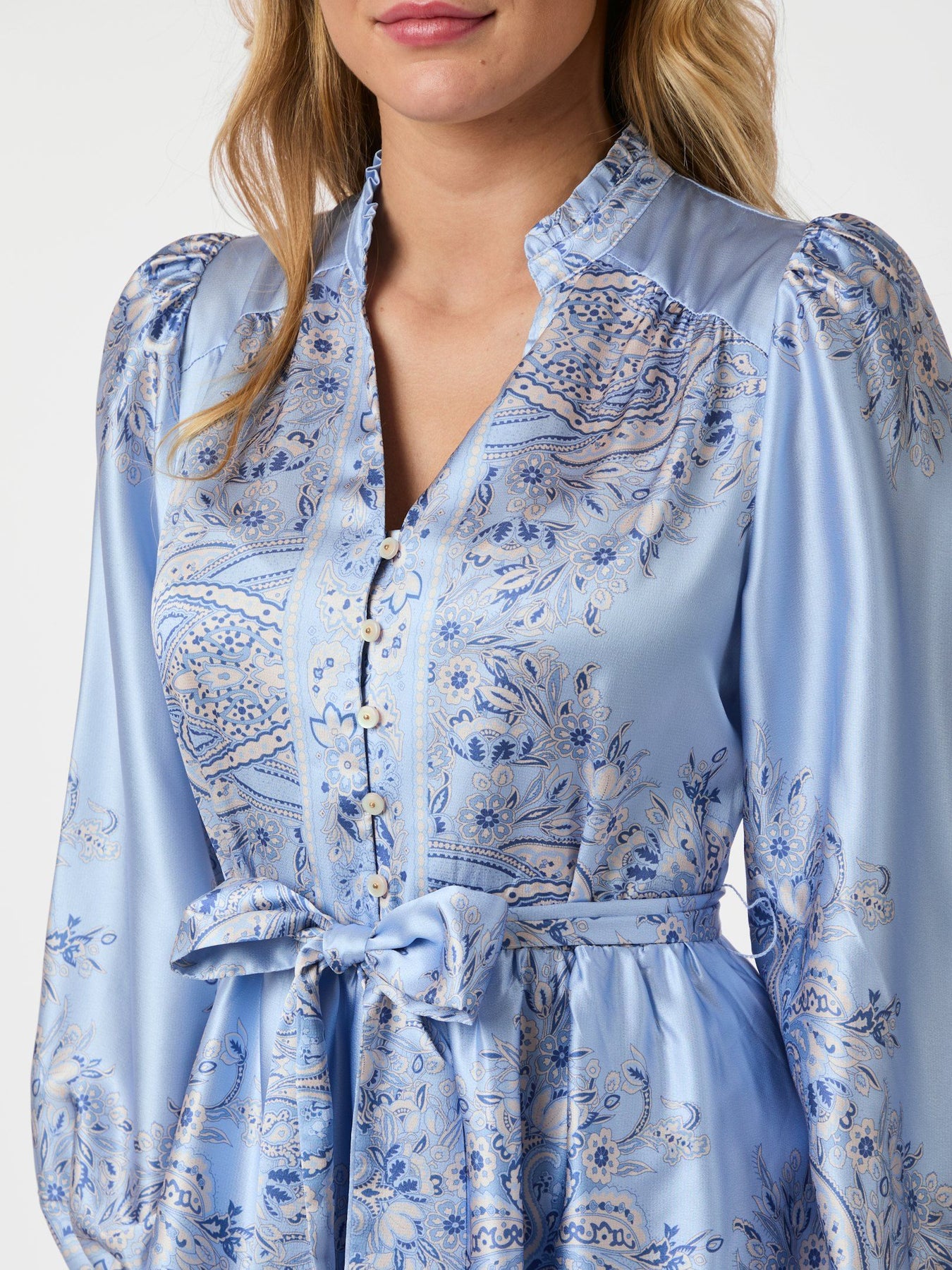 Nova Paisley Border Dress - Ljusblå
