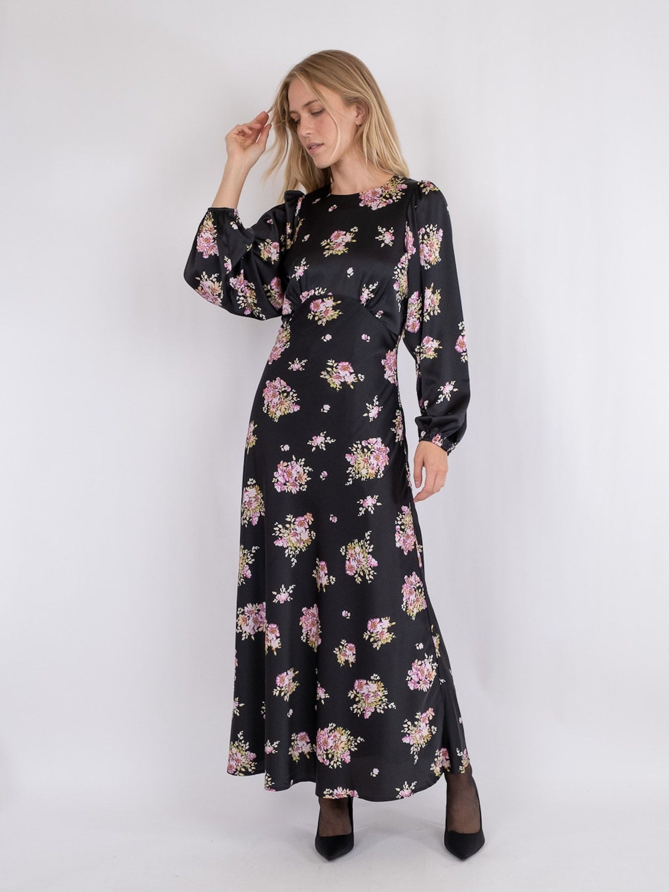 Ilba Flower Bunch Dress - Black
