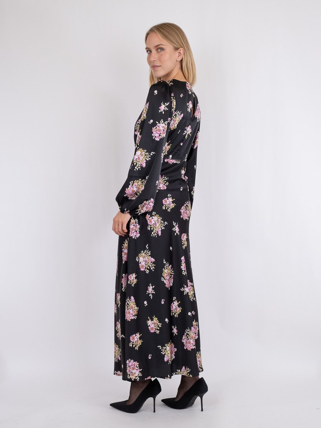 Ilba Flower Bunch Dress - Black