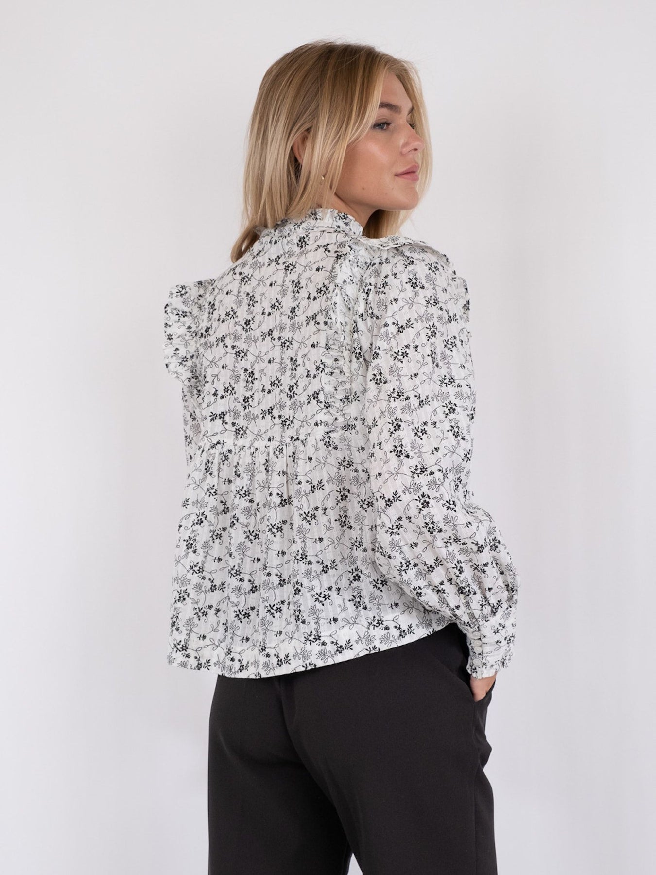 Alicia Stitch Flower Blouse - Off White