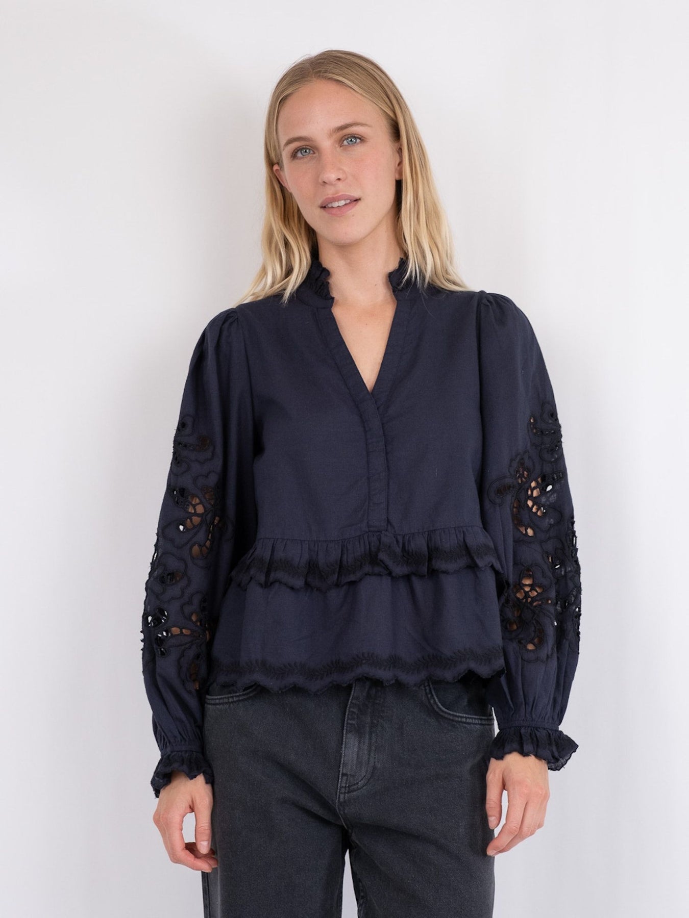Kimmo Embroidery Blouse - Navy