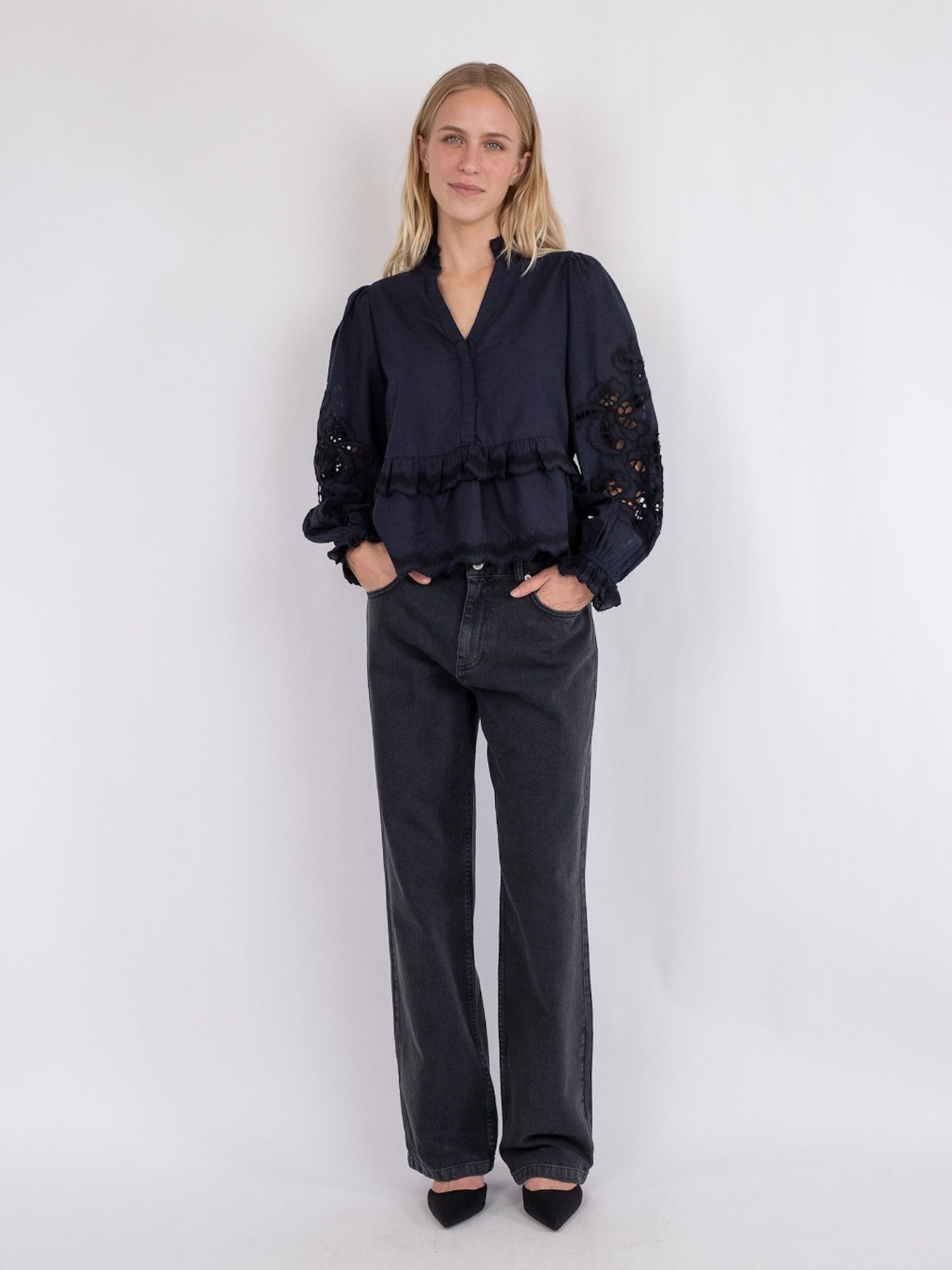 Kimmo Embroidery Blouse - Navy