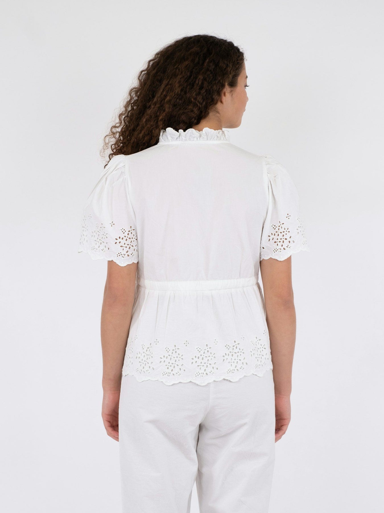 Satsi Embroidery Blouse - White