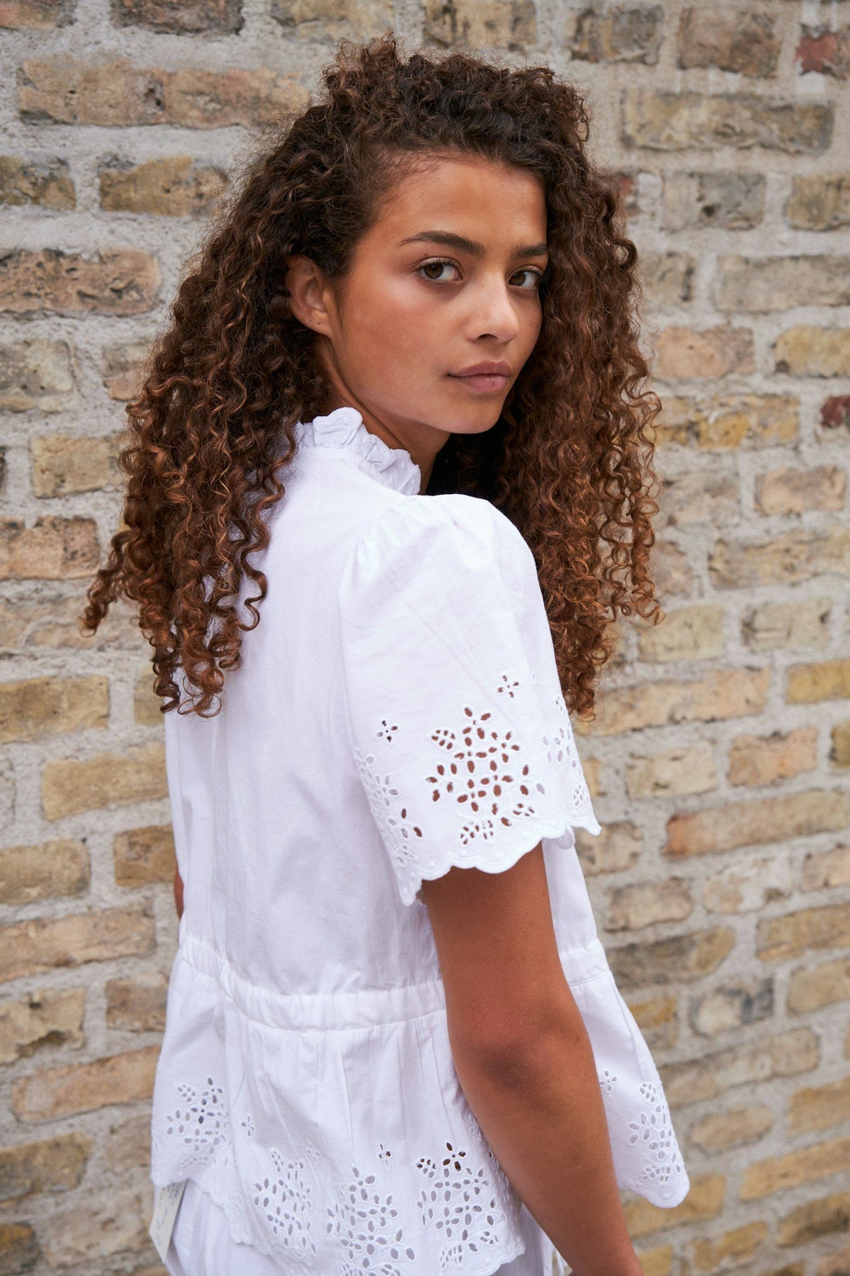Satsi Embroidery Blouse - White