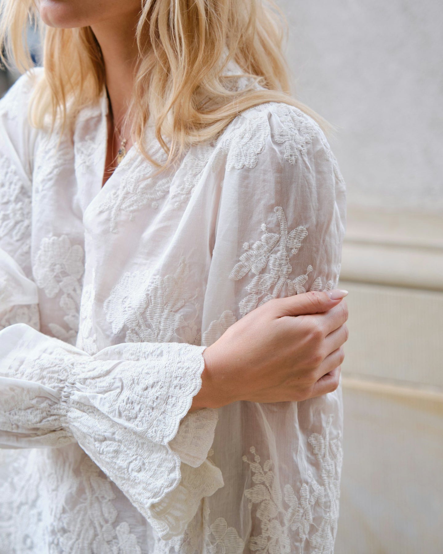 Amara Big Embroidery Blouse - Off White