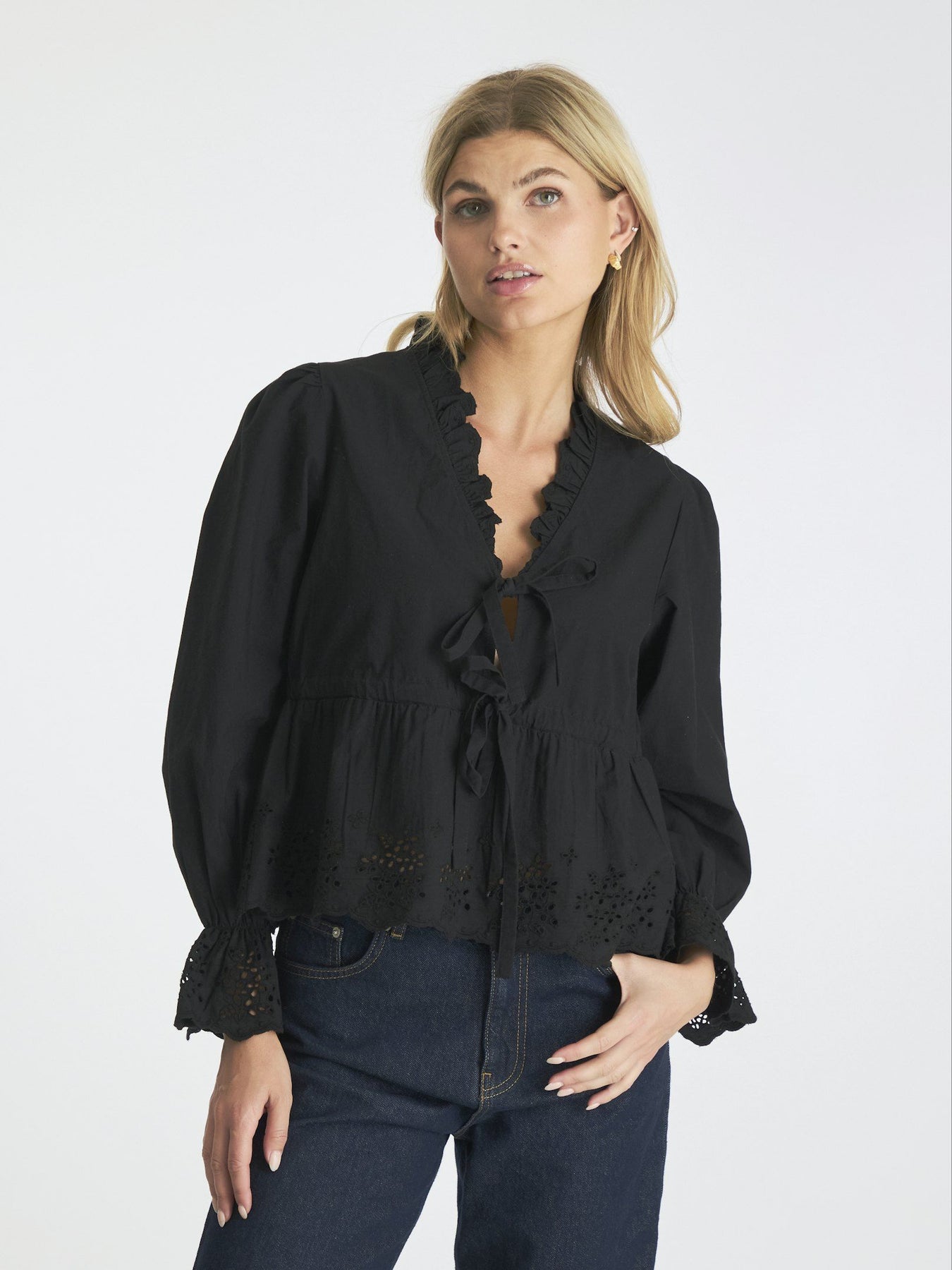 Matsi Embroidery Blouse - Black