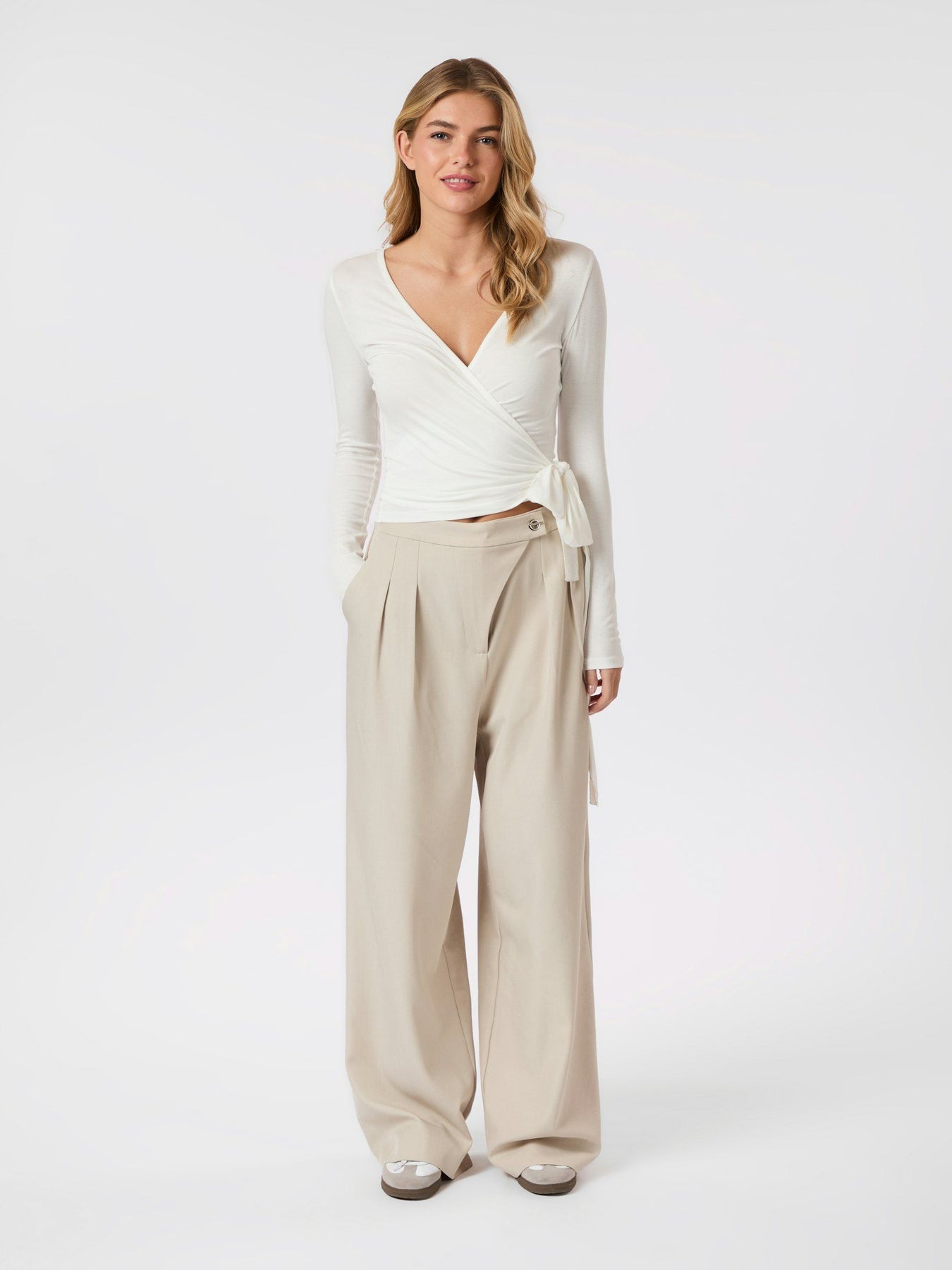 Nia Jersey Wrap Blus - Vit
