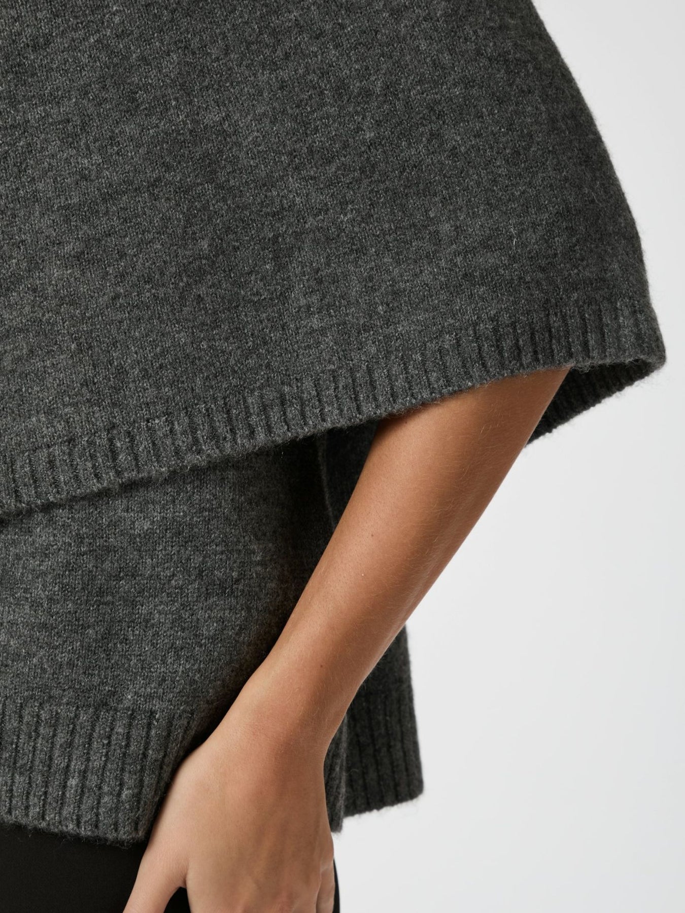 Josei Double Knit Cape - Grå