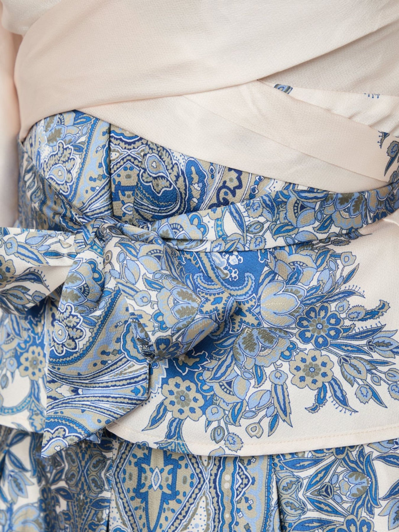 Rista Paisley Border Blus - Ash Blue