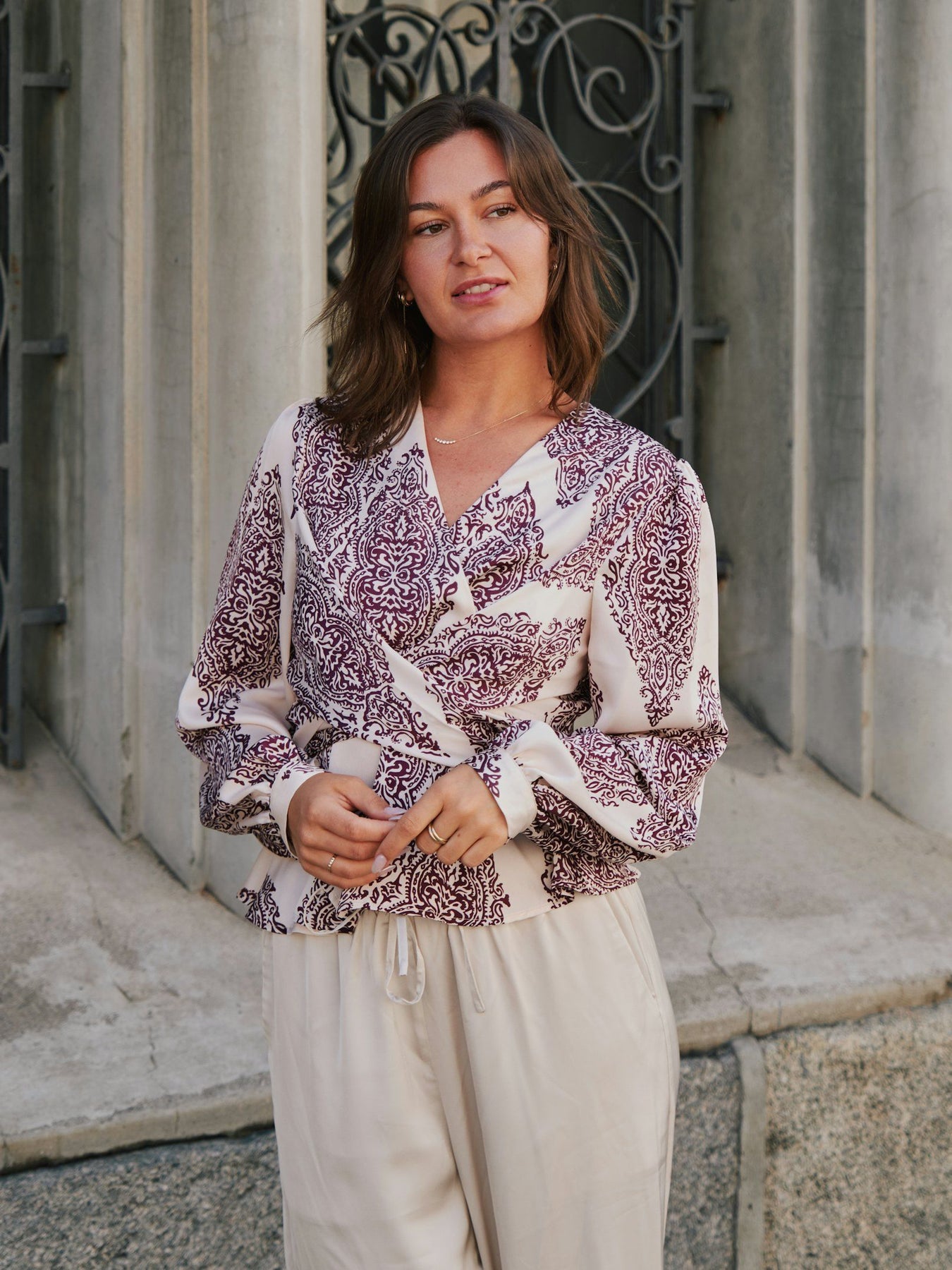 Rista Paisley Drop Blus - Burgundy