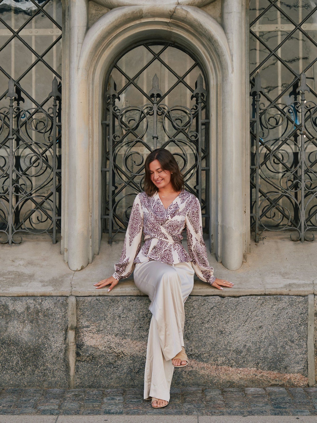 Rista Paisley Drop Blus - Burgundy