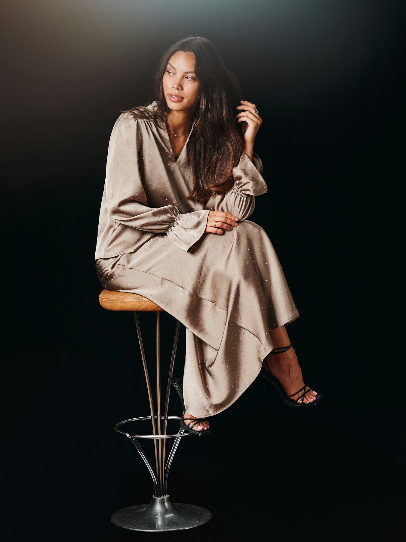 Amara Heavy Sateen Bedaz Blus - Dark Taupe