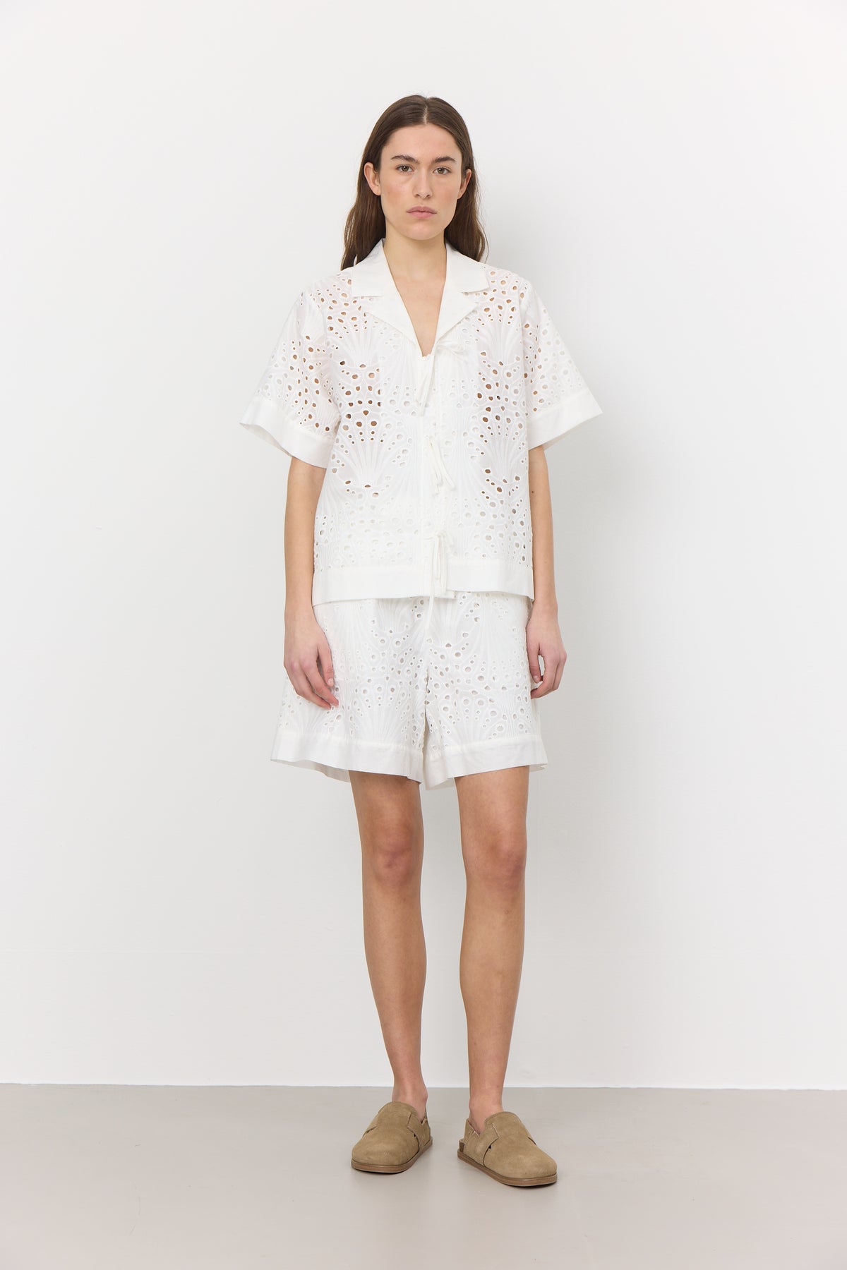 Gisa 2 - White
