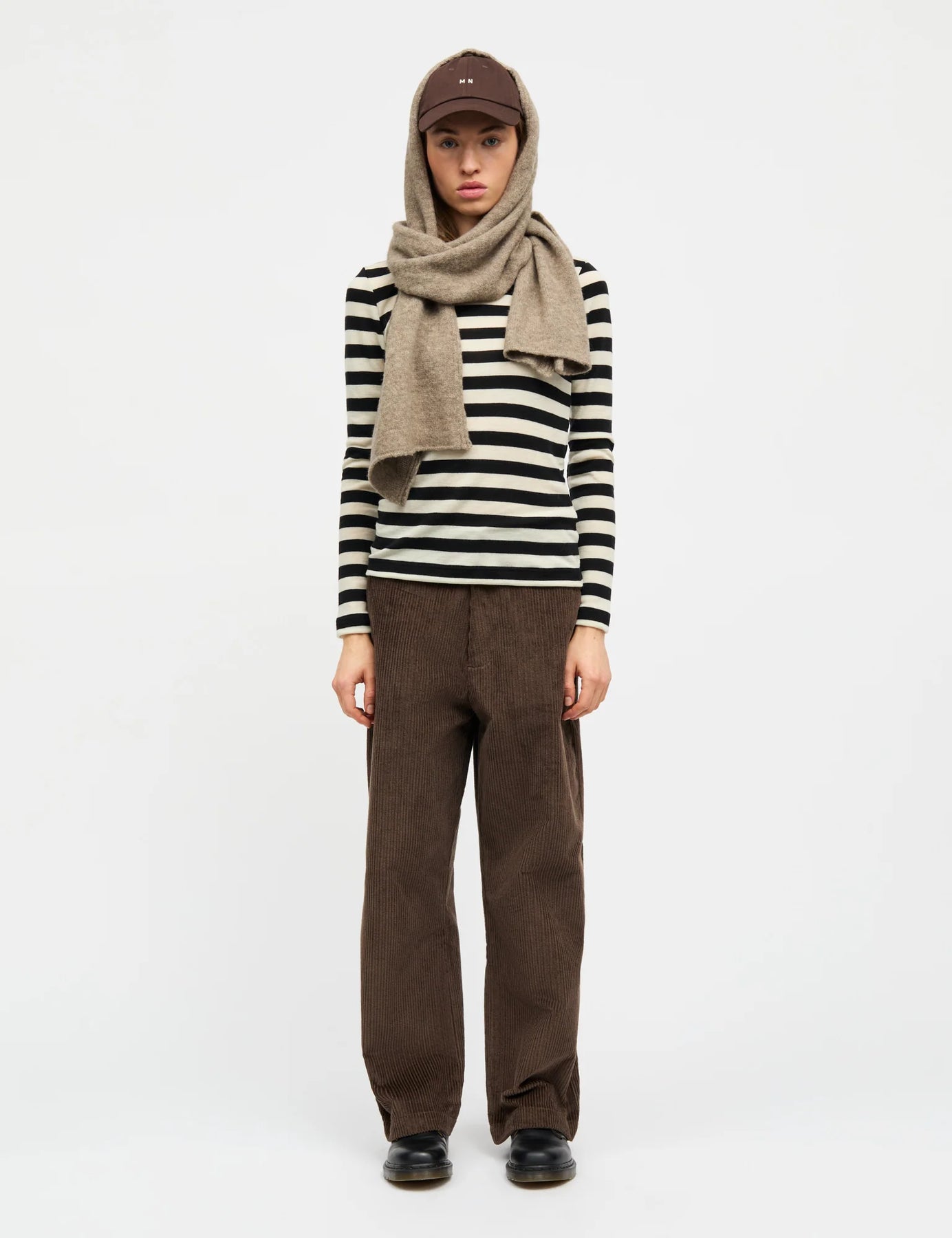 Fine Wool Sharon Knit - Svart/Benvit
